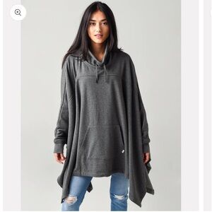 UGG Charlynne‎ Poncho in grey size XS/S NWOT